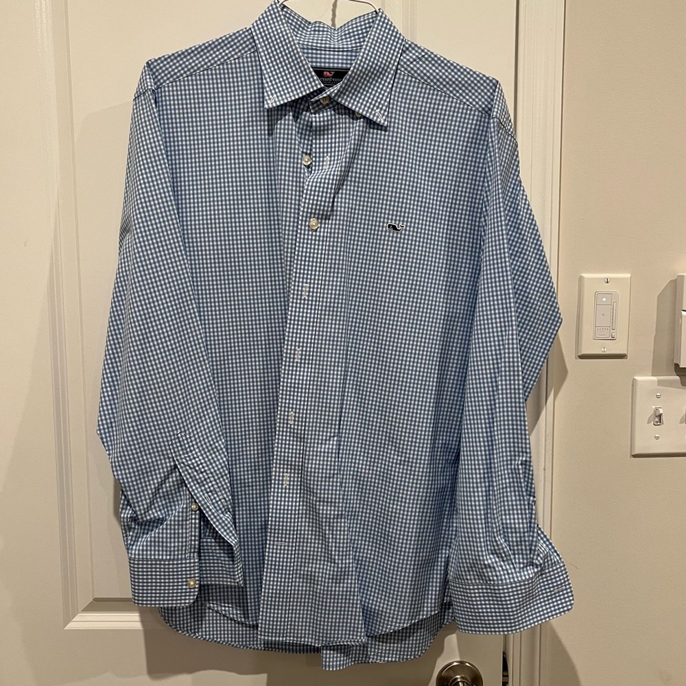 Vineyard vines classic fit Blue gingham whale shirt. Large